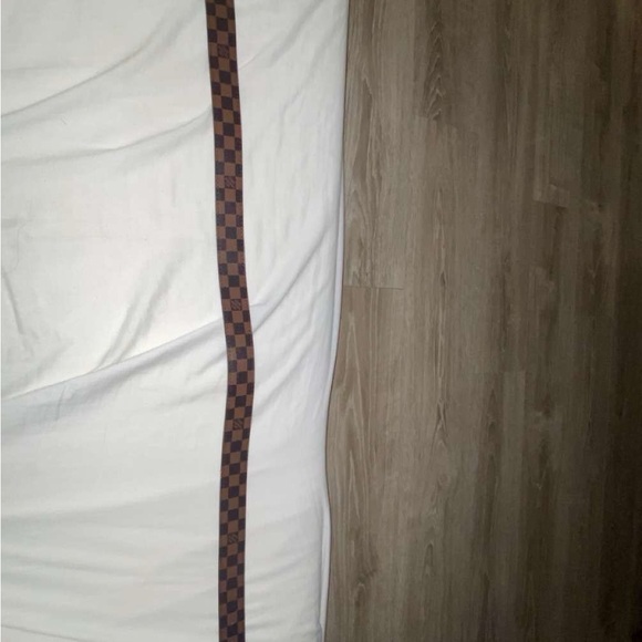 LV belt (AUTHENTIC) - Picture 7 of 13